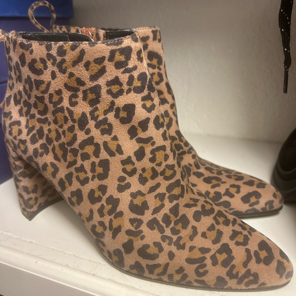 Stuart Weitzman, Lofty Bootie, Leopard Print, Brown Black 5. Pristine Condition! - Picture 8 of 16